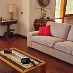 Larry Holiday home *