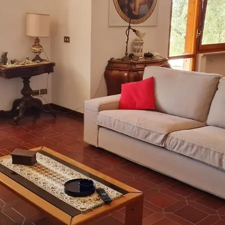 Larry Holiday home *